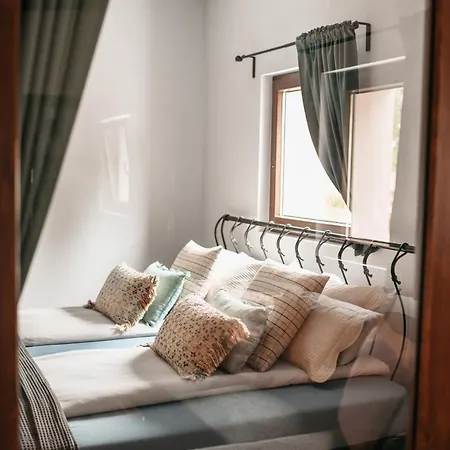 Uroczysko Olesnica Alojamento de Acomodação e Pequeno-almoço 3*